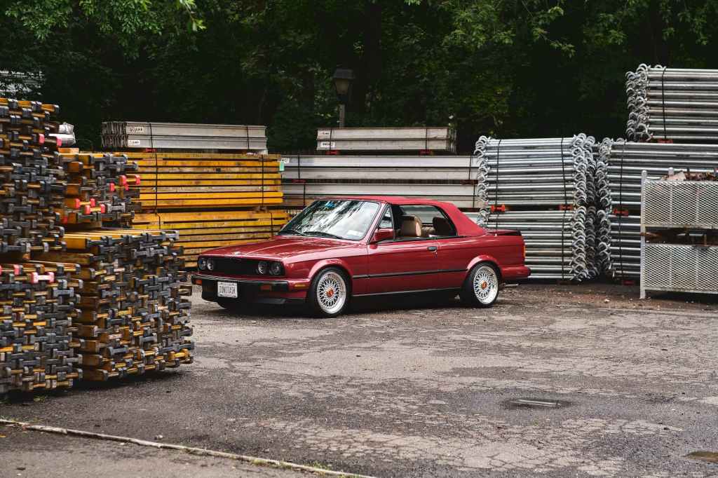 Taking a Trip Down Memory Lane: Nostalgic Youngtimer Cars from the 80s and&nbsp;90s